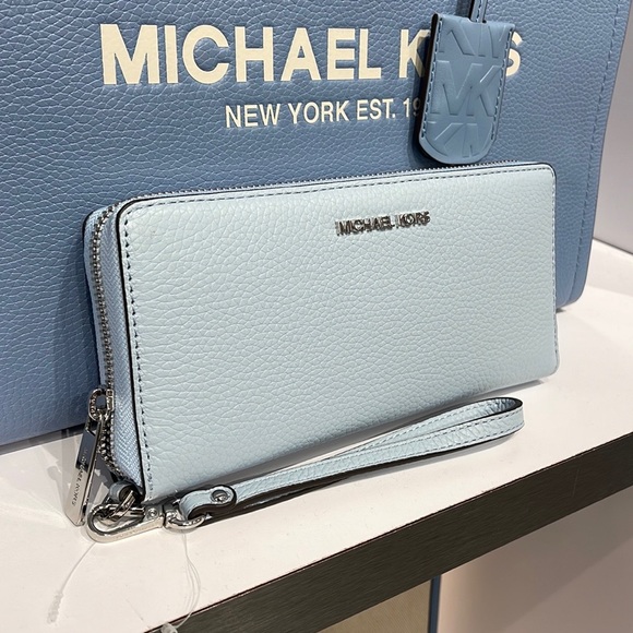 Brand New with Tag authentic Michael Kors Jet Set Travel Large Trvl CONTINENTAL - Picture 16 of 16